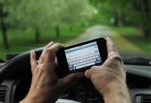 Government Wants Smartphone Companies to Help Prevent Distracted Driving