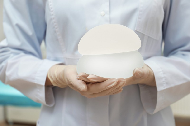Four Important Questions to Ask Your Doctor About Allergan Breast Implants