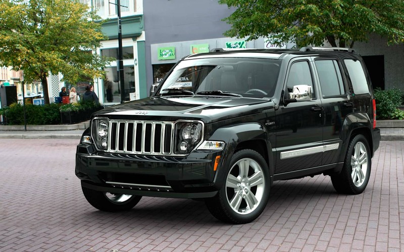 Federal Safety Officials Look into 2012 Jeep Liberty Airbag Failure Issues