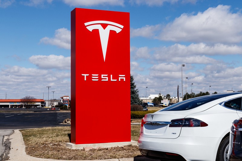 Wrongful Death Lawsuit Says Tesla Door Handles Caused Man’s Death in Fiery Crash
