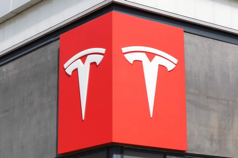 NHTSA Probes Tesla Sudden Acceleration Complaints