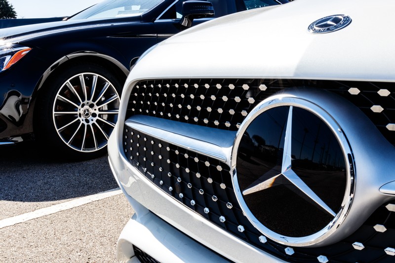 Mercedes Benz Recalls 104,000 Vehicles for Defective Airbag Warning Light